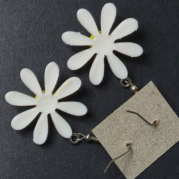 Daisy Flower Earrings - White and Yellow - Picture 3 of 6